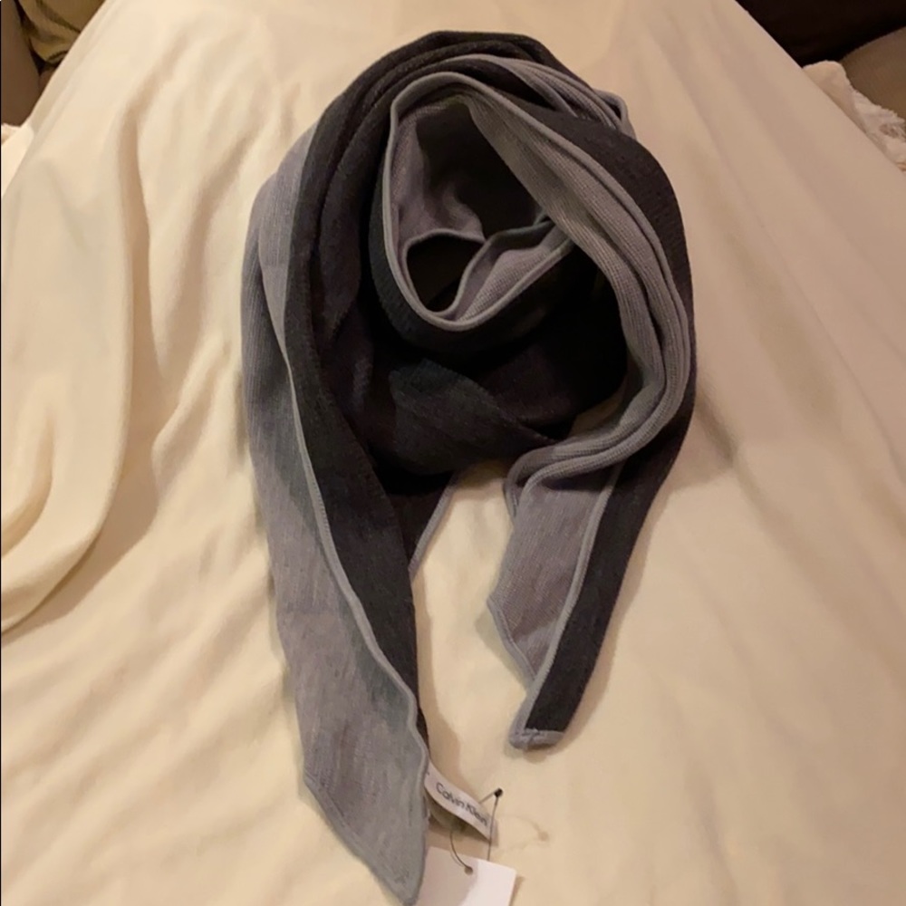 NWT Calvin Klein Heather Grey & Charcoal Scarf